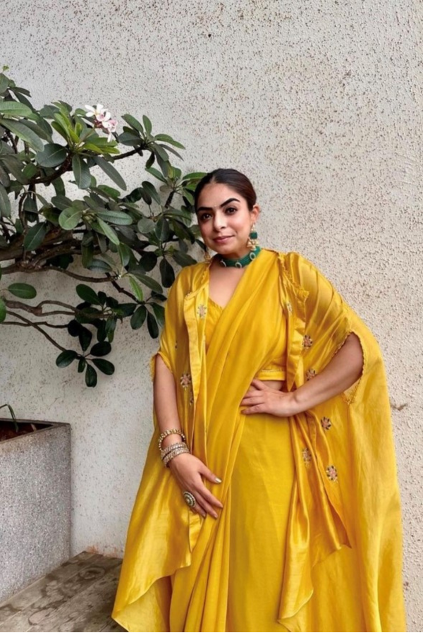 Gurleen Gambhir in Sunheri Kalki Cape set