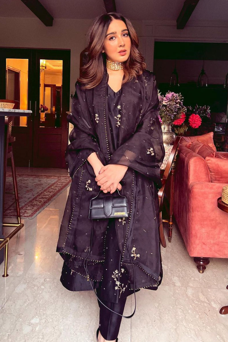 Sanjana Batra in Black Alma Kurta Set