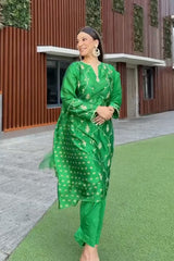 Parisa Barkzi in Mahira Kurta Set