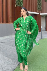 Parisa Barkzi in Mahira Kurta Set