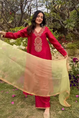 SCARLET MIRAYA KURTA SET