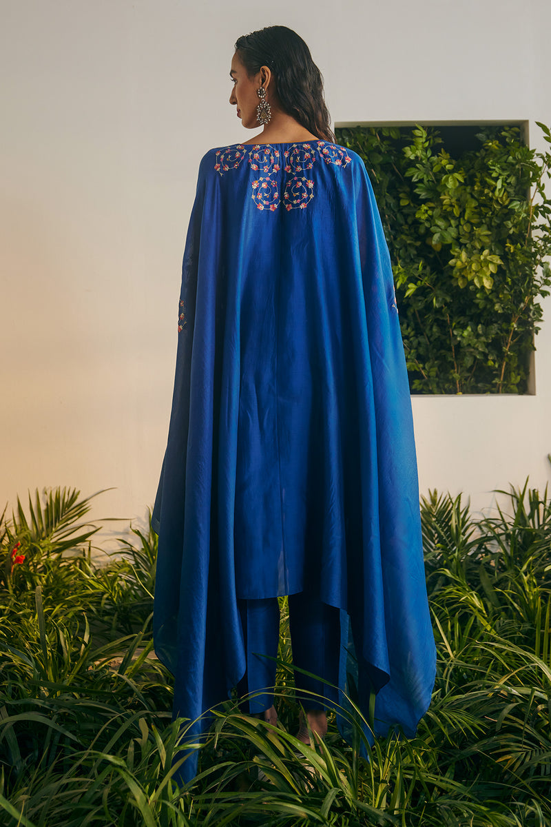 Alyaa Cape Set