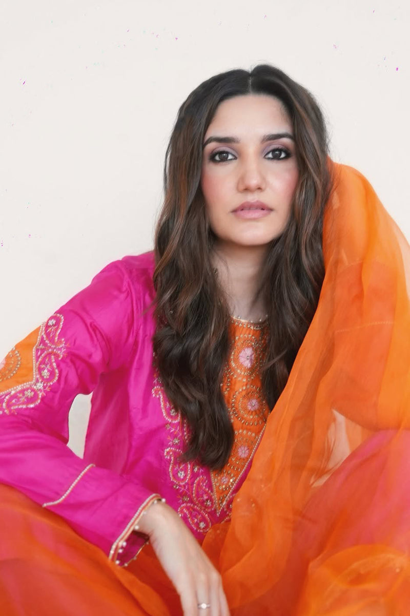 SAACHI BINDRA IN RANI TARA KURTA SET – Shikha Mehta