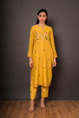 Sunheri Parinda Kurta set