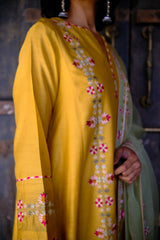 SUNHERI TULIKA KURTA SET