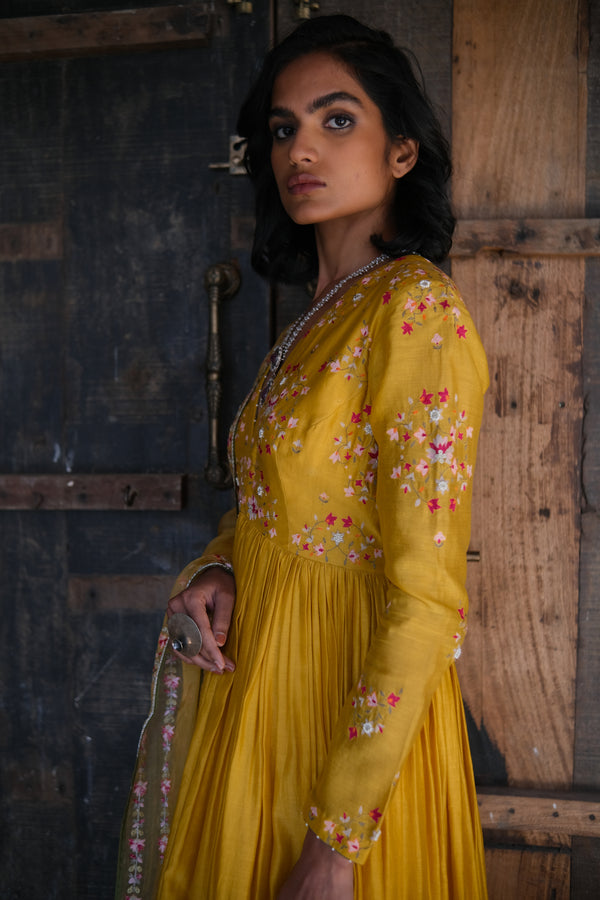 SUNHERI ZEENAT ANARKALI SET