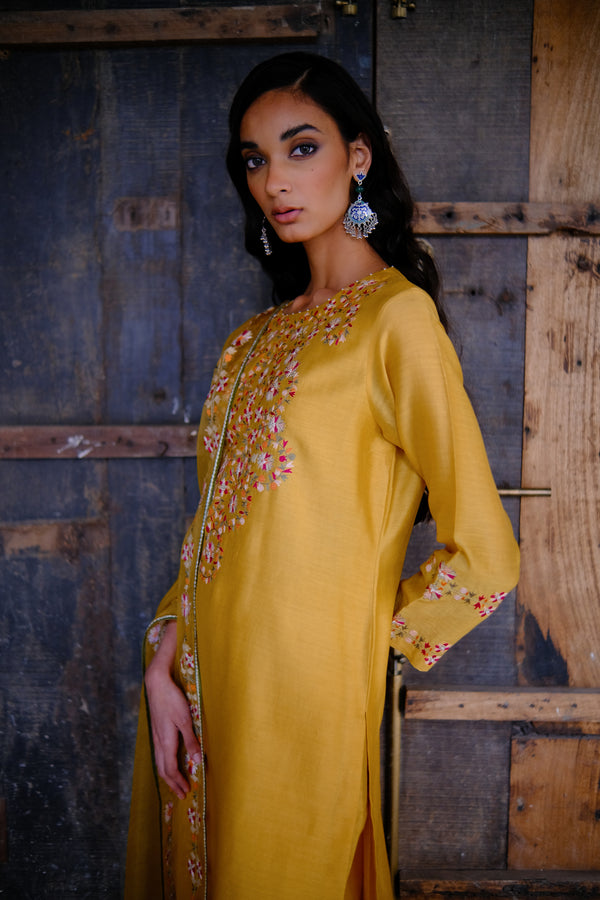 SUNHERI MUMTAZ KURTA SET