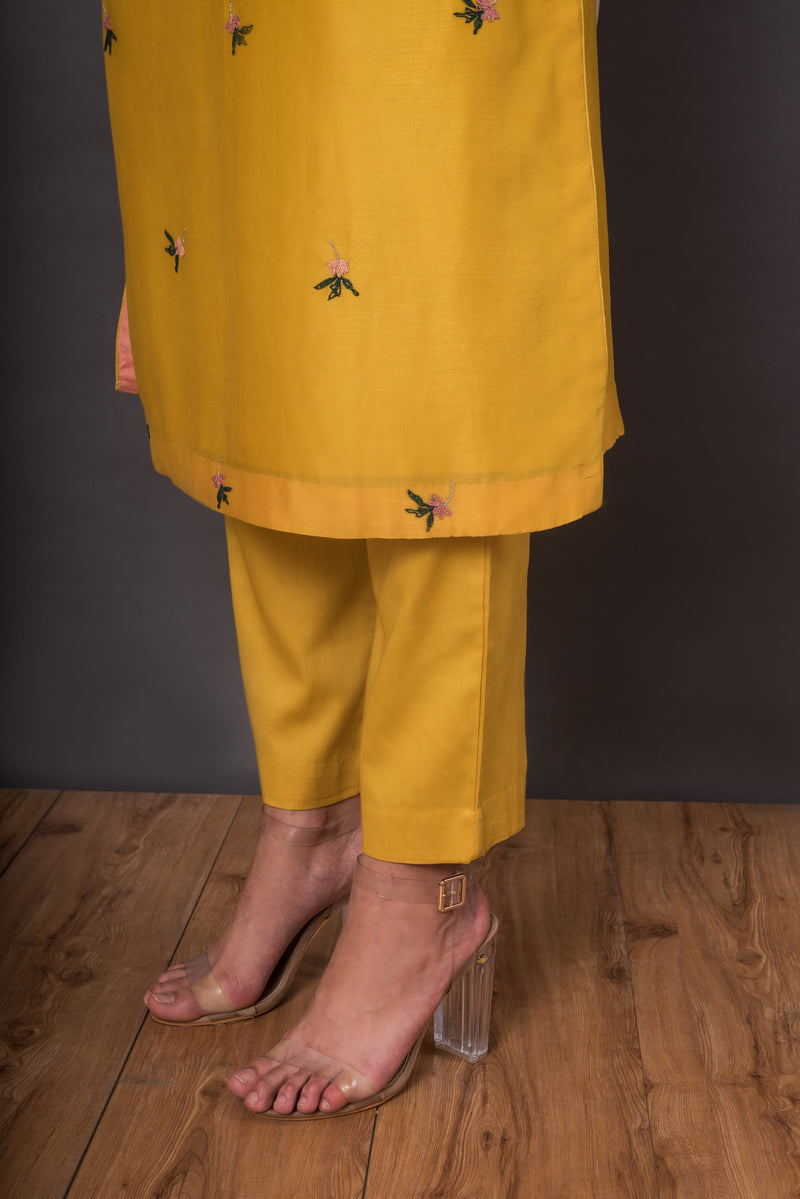 Sunheri Parinda Kurta set